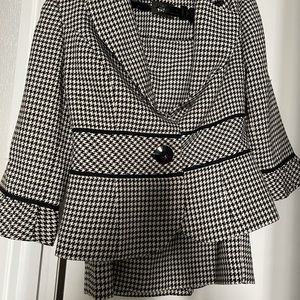 WHITE HOUSE/BLACK MARKET Petite Black/White Suit